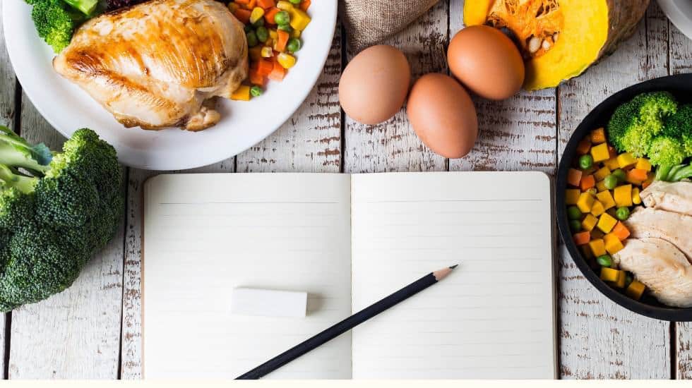 Family meal planning tips to save money! Meal plan on a budget