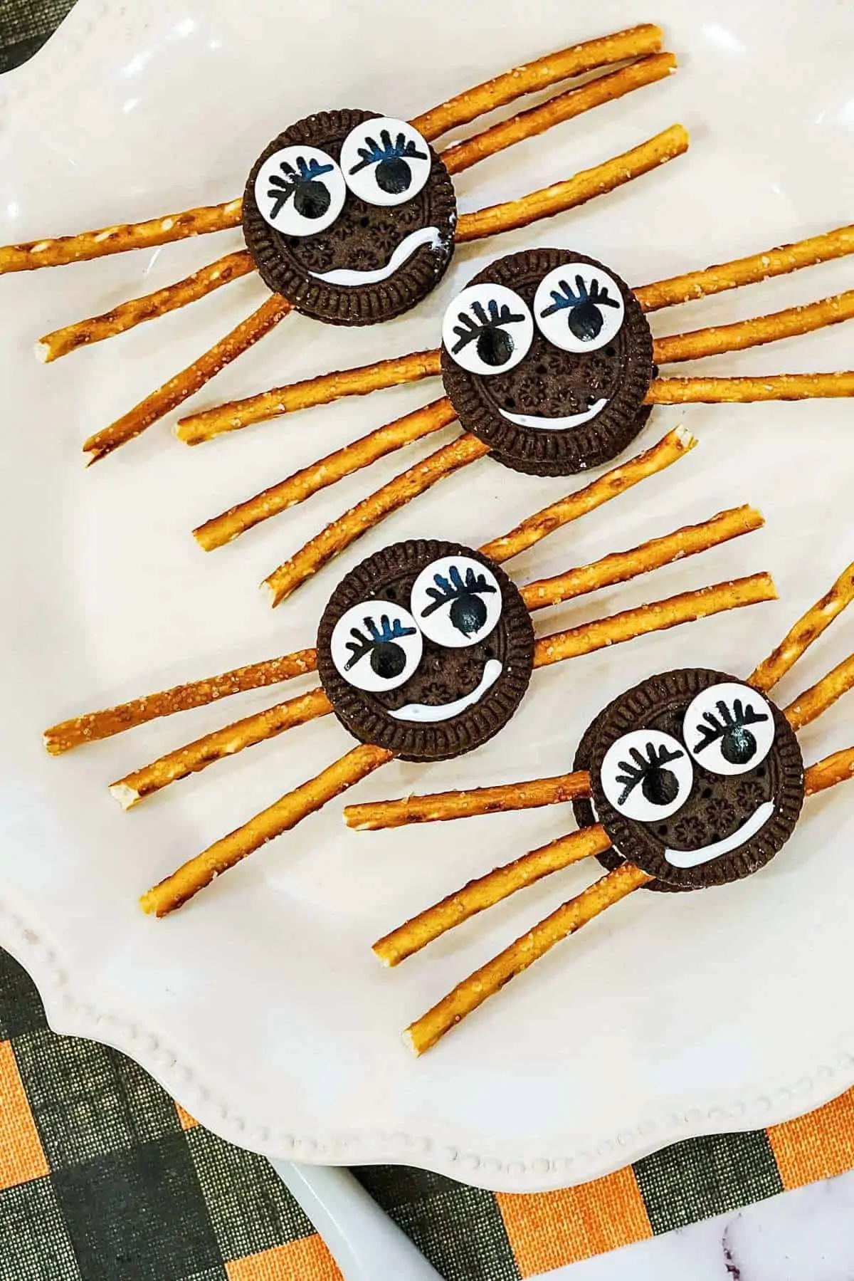 easy Halloween treats to make with Oreos