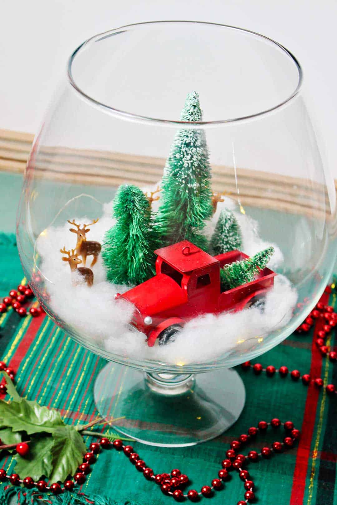 20+ Cheap and Simple Christmas Table Decorations 14 20+ Cheap and Simple Christmas Table Decorations