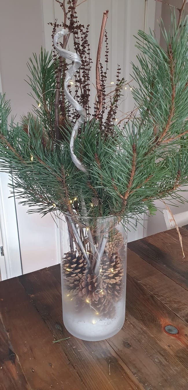 20+ Cheap and Simple Christmas Table Decorations 10 20+ Cheap and Simple Christmas Table Decorations