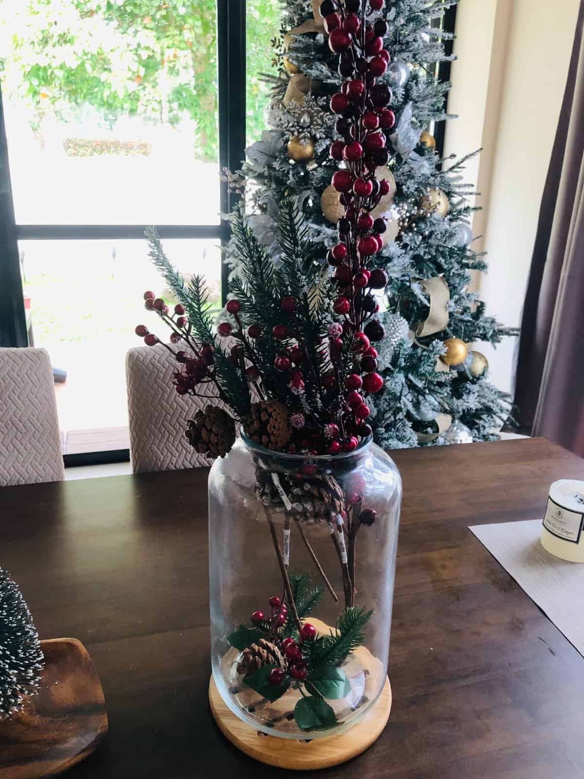 20+ Cheap and Simple Christmas Table Decorations 7 20+ Cheap and Simple Christmas Table Decorations