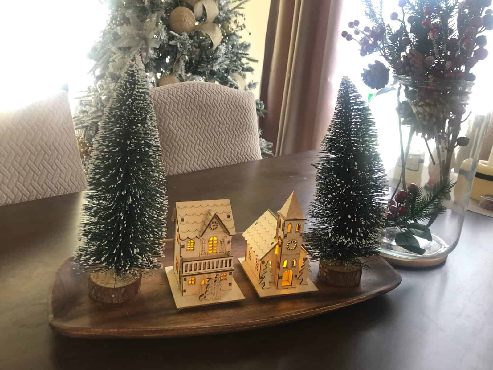20+ Cheap and Simple Christmas Table Decorations 6 20+ Cheap and Simple Christmas Table Decorations